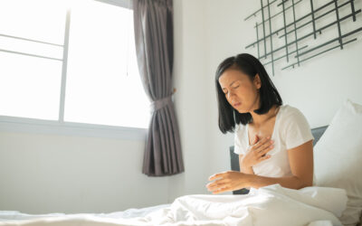 heart attack concept, Asian woman is unable to work, today so ti